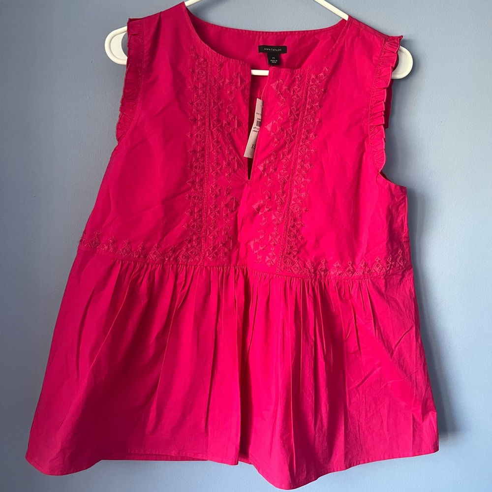 Ann Taylor embroidered flutter ruffle sleeve peplum top blouse in deep rose XS